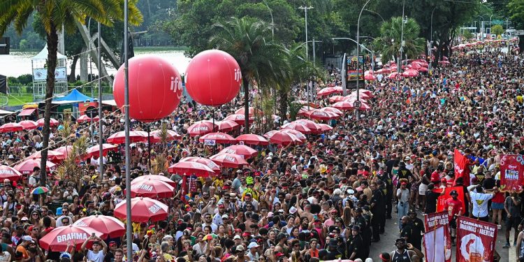 sao-paulo-se-despede-do-ultimo-dia-de-pos-carnaval