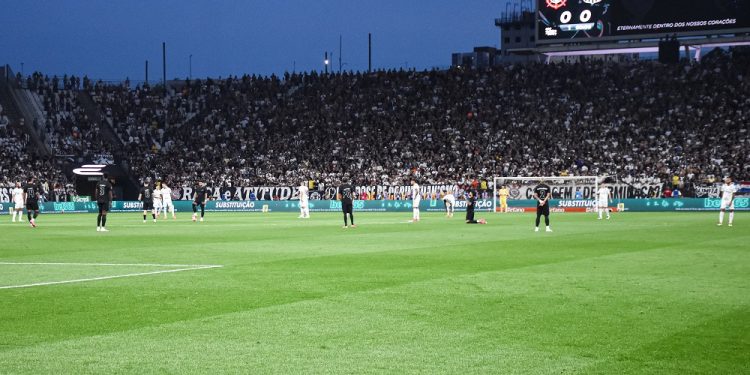 veja-como-foi-a-homenagem-do-corinthians-a-vitoria,-jovem-de-17-anos-assassinada-em-cajamar