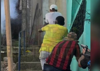 mais-letal-do-pais,-pm-da-bahia-atira-em-atores-gravando-com-armas-falsas