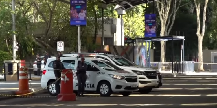 bomba-explode-e-isola-area-do-terminal-pinheiros