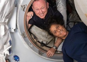 nasa-e-spacex-adiam-voo-que-resgataria-astronautas-da-estacao-espacial