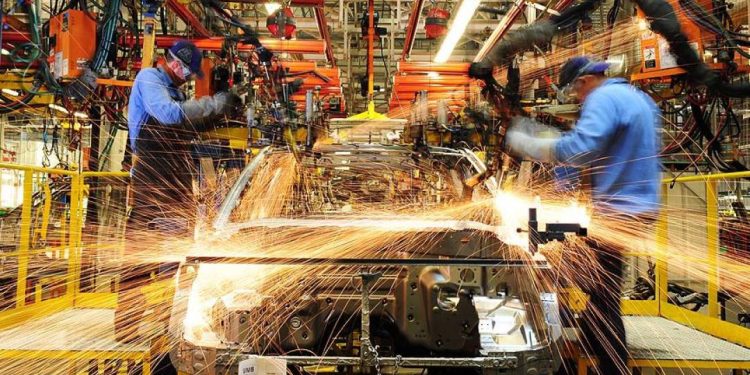 producao-de-veiculos-e-a-maior-em-6-anos,-mas-comeca-a-perder-espaco-para-china