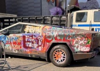 molotov-e-bala-de-paintball:-como-e-dirigir-o-carro-mais-polemico-do-mundo
