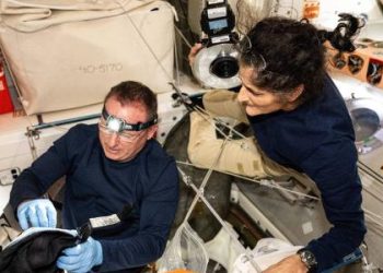 nasa-e-spacex-lancam-foguete-para-trazer-astronautas-presos-de-volta