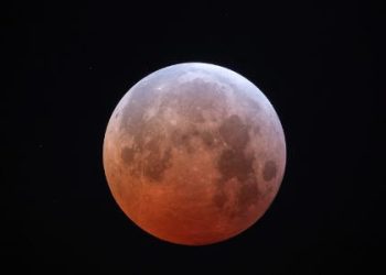 show-de-imagens:-lua-de-sangue-pode-ser-vista-de-varias-partes-do-mundo
