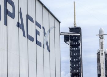 astronautas-presos-no-espaco-iniciam-retorno-a-terra-em-nave-de-musk