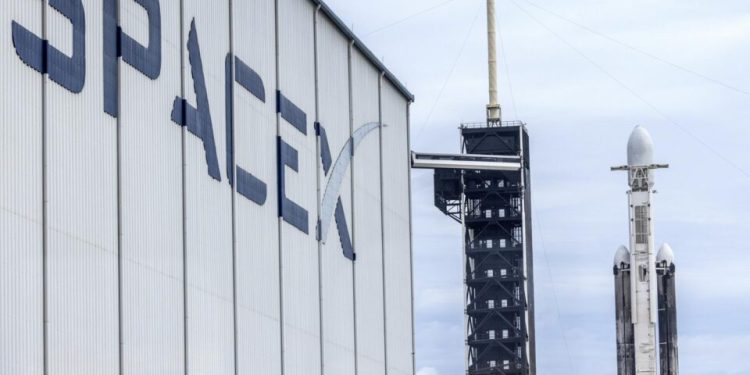 astronautas-presos-no-espaco-iniciam-retorno-a-terra-em-nave-de-musk