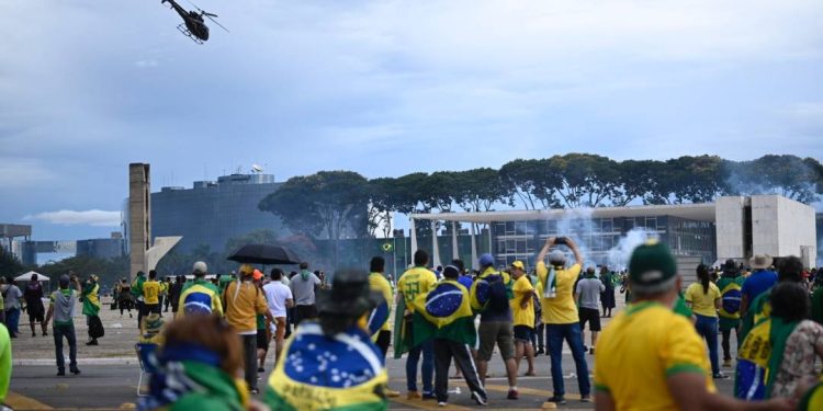 pf-prende-acusado-de-furtar-replica-da-constituicao-no-8-de-janeiro