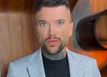 o-artista-que-criou-tecnica-para-camuflar-cicatrizes-de-cancer-de-mama