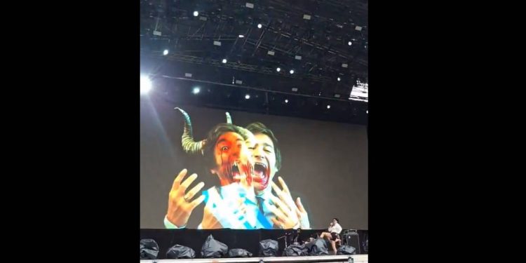 banda-projeta-imagem-de-milei-explodindo-em-telao-de-show-no-lollapalooza