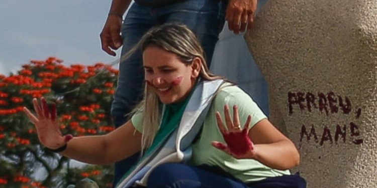 condenacao-da-cabeleireira-do-‘perdeu,-mane’-esquenta-debate-sobre-exageros