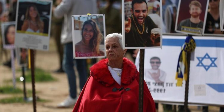 engenheiro-britanico-e-demitido-apos-condenar-massacre-do-hamas-em-israel