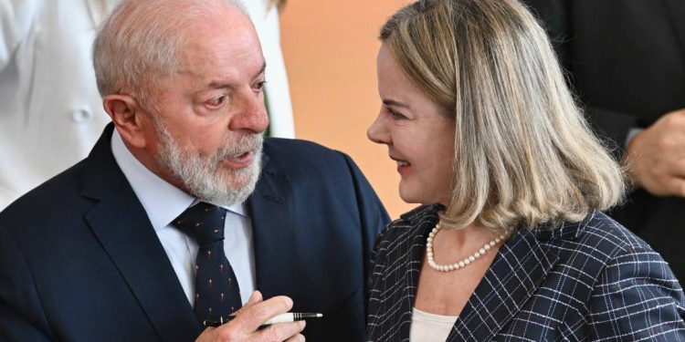 parlamentares-do-novo-acionam-tcu-contra-publicacao-de-gleisi-hoffmann