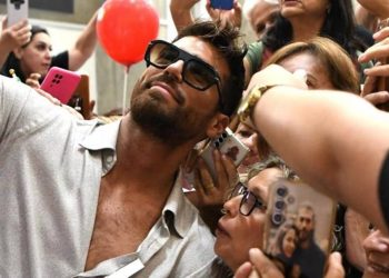 “o-rio-de-janeiro-sabe-como-receber”,-diz-astro-turco-em-visita-a-cidade