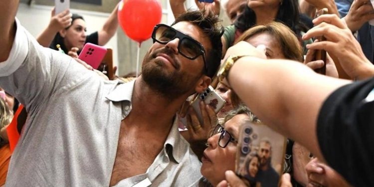 “o-rio-de-janeiro-sabe-como-receber”,-diz-astro-turco-em-visita-a-cidade