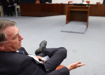 com-bolsonaro-na-plateia,-stf-tera-hoje-os-primeiros-reus-do-golpe