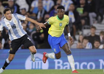 nao-e-so-no-futebol:-o-4-x-1-da-argentina-de-milei-no-brasil-de-lula