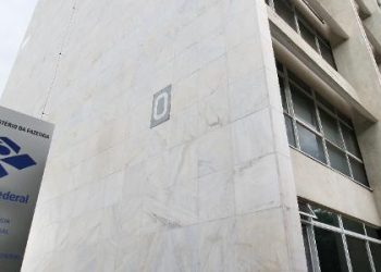 trabalhadores-domesticos-precisam-declarar-imposto-de-renda?-entenda