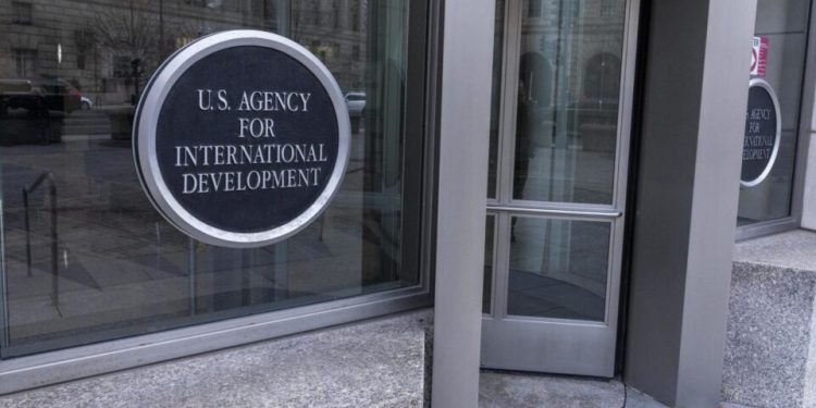 governo-trump-encerra-oficialmente-a-usaid-e-notifica-o-congresso-dos-eua