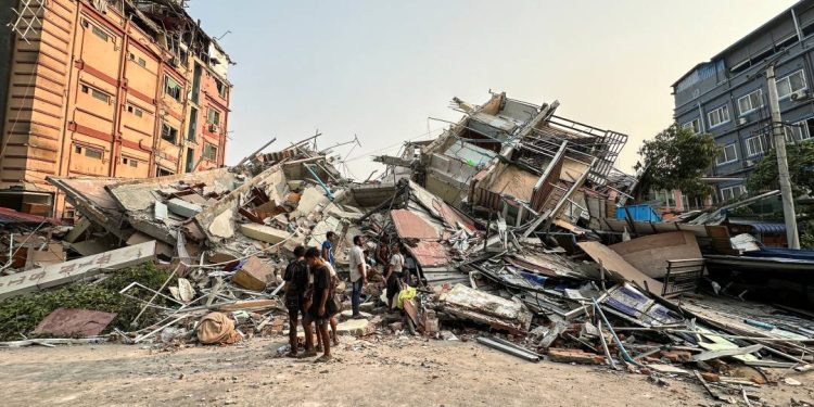 terremoto-em-mianmar:-numero-de-mortos-passa-de-1-mil;-30-seguem-desaparecidos