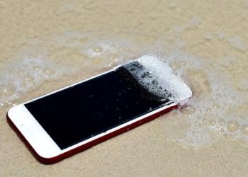 iphone-molhou?-a-apple-nao-quer-que-voce-coloque-pra-secar-no-arroz