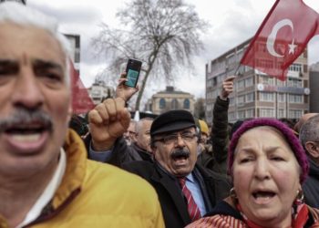 turquia:-milhares-de-manifestantes-vao-as-ruas-apos-prisao-de-lider-da-oposicao