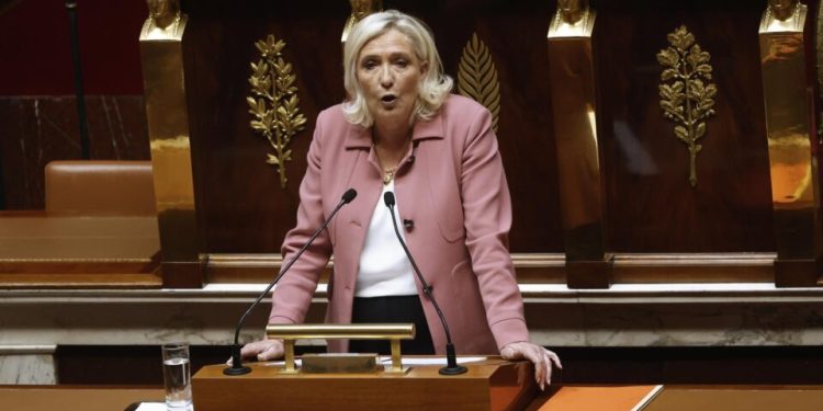 justica-da-franca-torna-le-pen-inelegivel-apos-condenacao-por-desvio-de-recursos