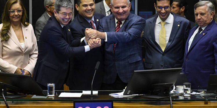 governo-lula-comeca-a-liberar-bonus-ao-congresso-por-votacao-do-orcamento