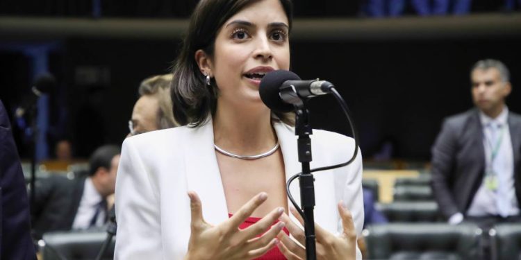 tabata-amaral-e-reeleita-presidente-municipal-do-psb-em-sao-paulo