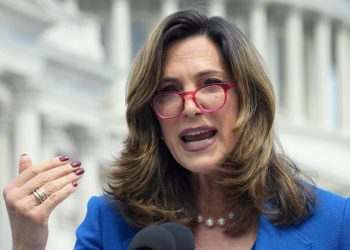 maria-elvira-salazar-pede-ao-tesouro-dos-eua-que-ajude-argentina-nas-negociacoes-com-o-fmi