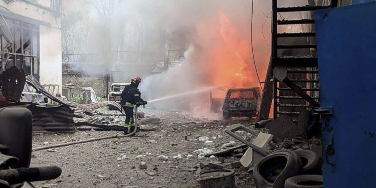 ataque-russo-a-cidade-natal-de-zelensky-mata-nove-criancas