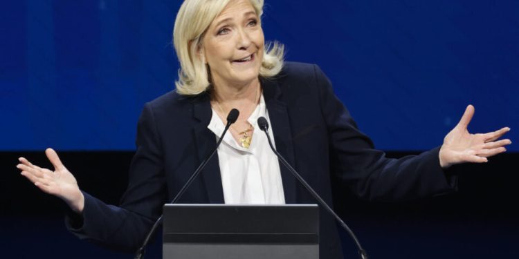marine-le-pen-promete-“batalha-pacifica-e-democratica”-contra-sua-condenacao