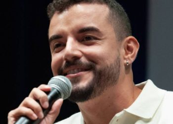 jornalista-brasileiro-recebe-premiacao-internacional-por-serie-lgbt-60+