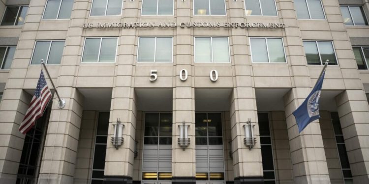 equatoriano-ilegal-e-preso-pela-imigracao-dos-eua-acusado-de-abuso-sexual-infantil