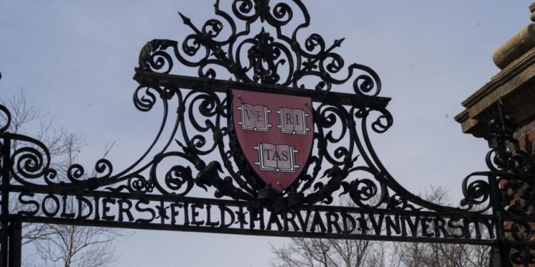 harvard-diz-que-nao-cumprira-exigencias-de-trump-e-pode-perder-us$-9-bilhoes