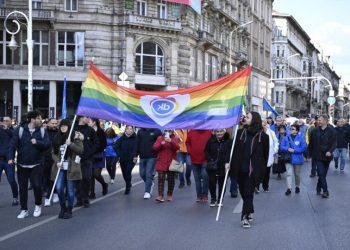 pais-da-europa-proibe-parada-lgbt-e-passa-a-reconhecer-apenas-genero-masculino-e-feminino
