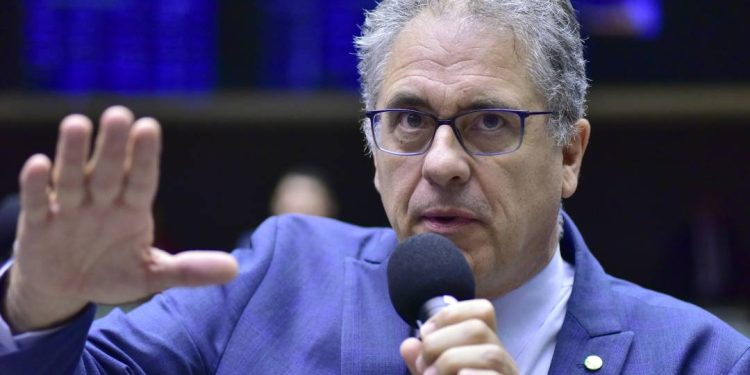 relator-fala-sobre-risco-de-apagao-no-orcamento-por-precatorios-e-emendas