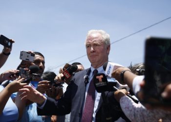 senador-democrata-diz-que-foi-impedido-de-visitar-deportado-por-engano-em-el-salvador