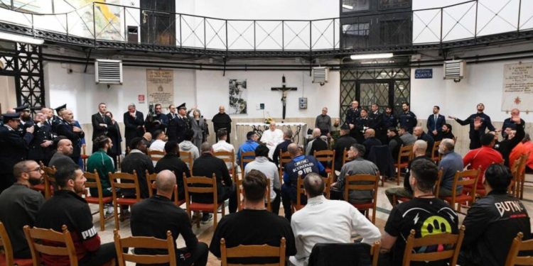 papa-francisco-visita-prisao-de-roma-como-parte-da-programacao-de-pascoa