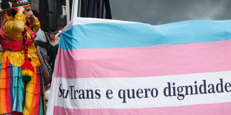 saiba-o-que-e-o-bloqueio-puberal,-proibido-pelo-cfm-para-jovens-trans