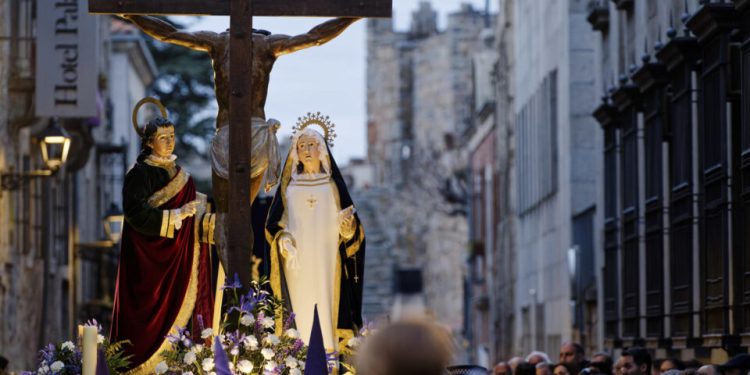 confira,-em-imagens,-como-a-sexta-feira-santa-e-celebrada-ao-redor-do-mundo