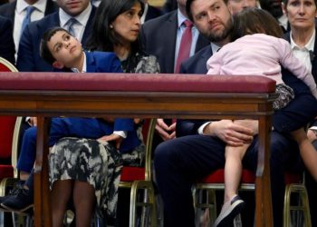 jd-vance-participa-de-rito-da-sexta-feira-santa-no-vaticano-sem-o-papa