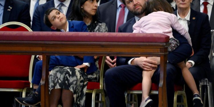 jd-vance-participa-de-rito-da-sexta-feira-santa-no-vaticano-sem-o-papa