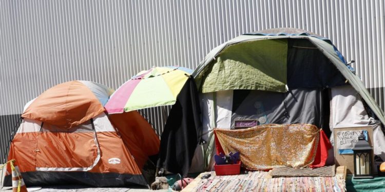 cidade-da-california-quer-prisao-de-moradores-de-rua-que-se-recusam-a-ir-para-abrigos