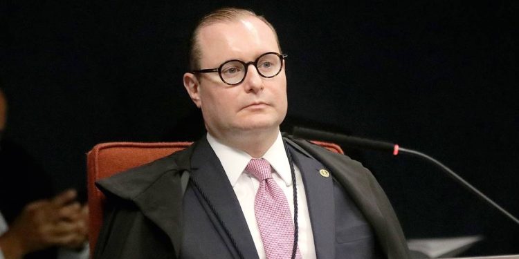 a-ordem-que-fez-cristiano-zanin-cair-em-contradicao-no-stf