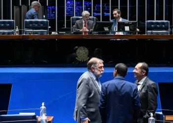 apos-emendar-feriadao,-senado-faz-so-24-minutos-de-sessao-em-dois-dias
