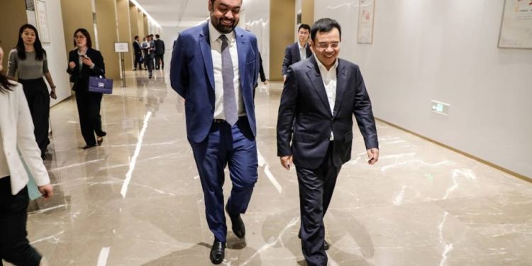 negocios-com-a-china:-claudio-castro-fecha-acordo-para-novas-cameras-de-monitoramento-no-rio
