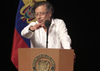 ex-chanceler-da-colombia-acusa-petro-de-ser-usuario-de-drogas