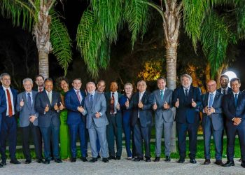 cobrancas,-promessas-e-vinho-caro:-o-jantar-de-lula-com-motta-e-deputados