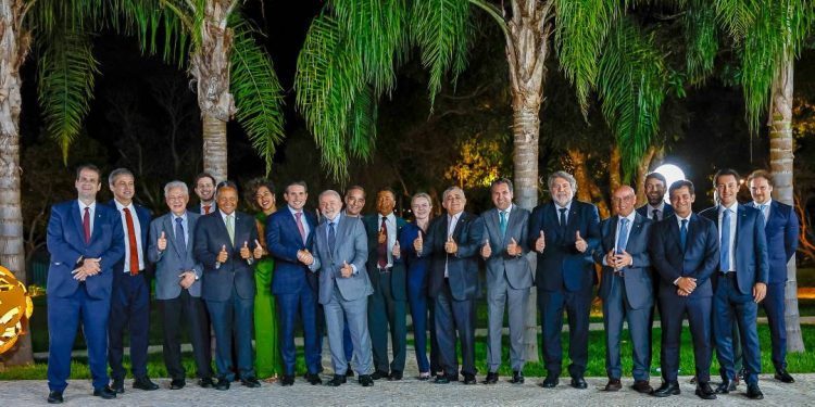 cobrancas,-promessas-e-vinho-caro:-o-jantar-de-lula-com-motta-e-deputados